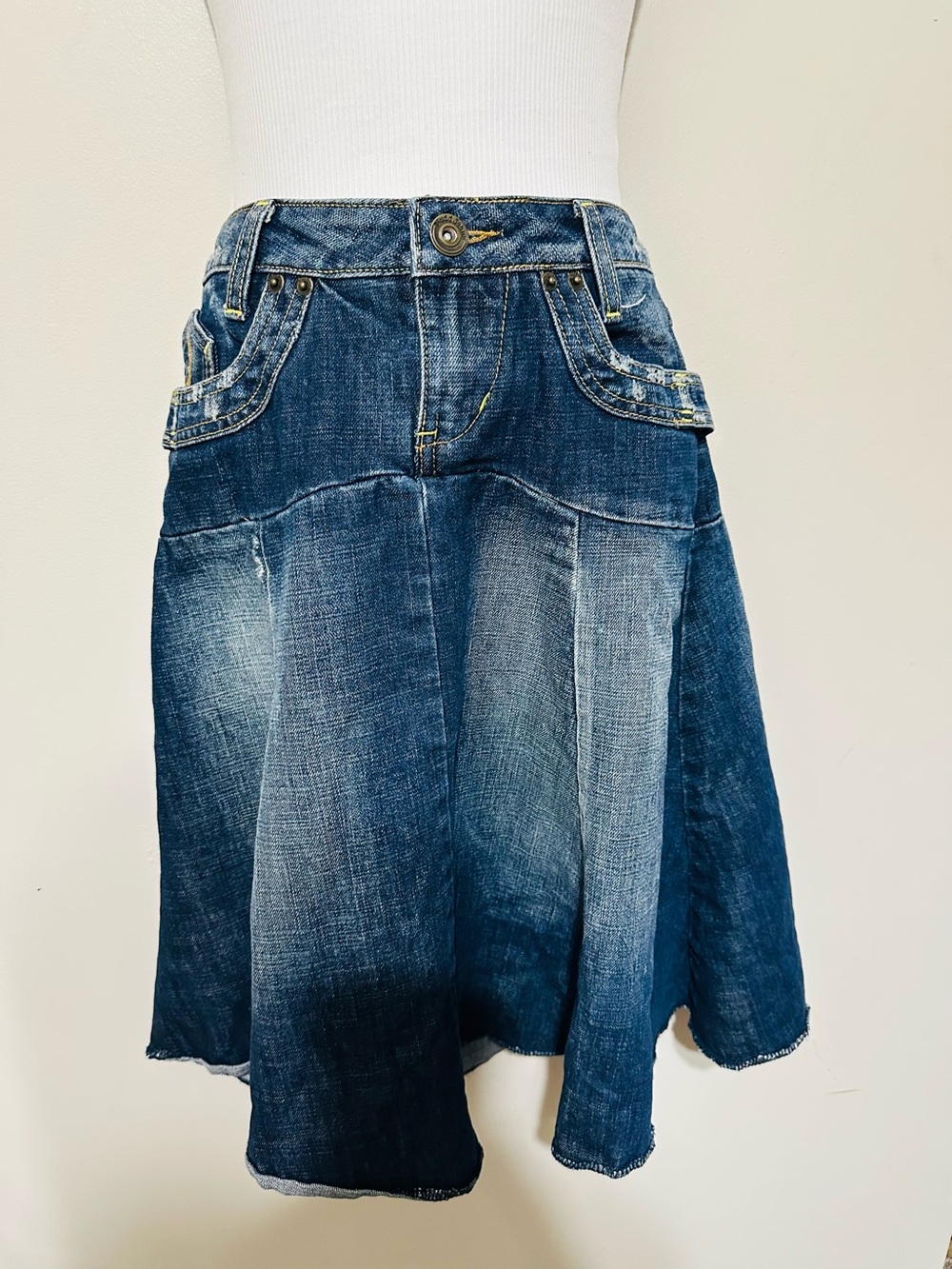 Mudd Tulip Denim Mid-skirt Dark Fade denim buttoned quad pocket 90s skirt Y2K